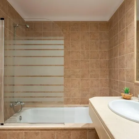 Royal Apartment W/Shared Pool, Terrace &A/C Malaga Exterior photo
