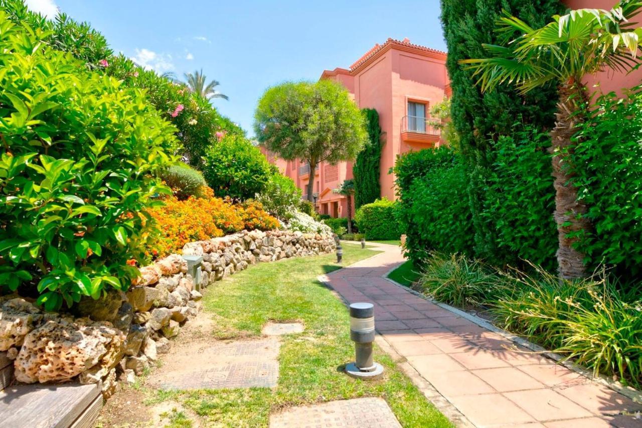 Royal W/shared Pool, Terrace &a/c Apartament *
