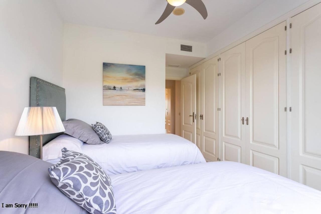 Royal W/shared Pool, Terrace &a/c Apartament